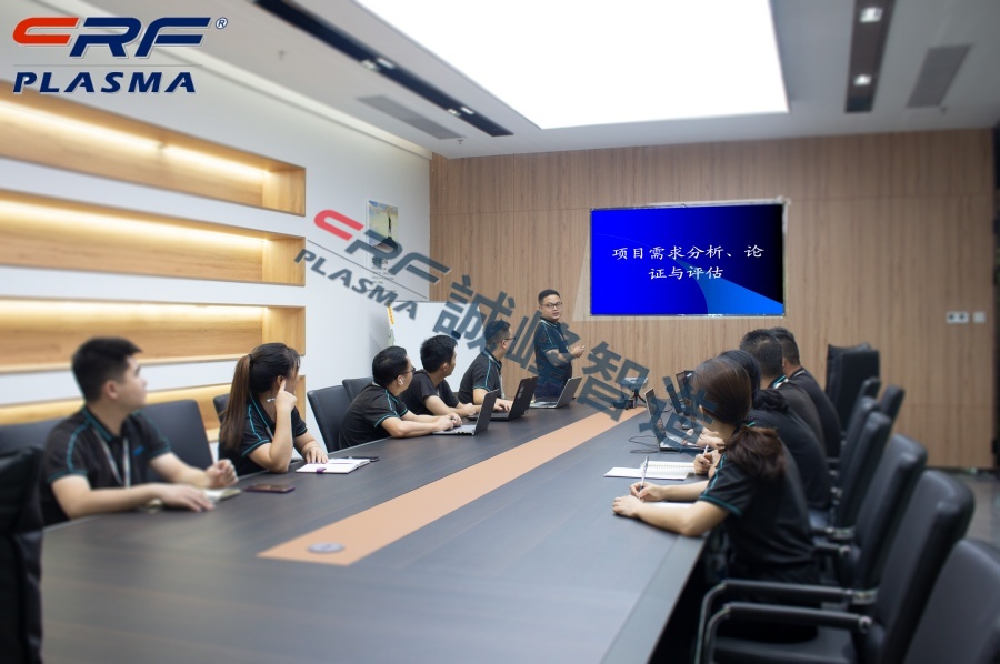 等離子清洗機(jī)加工廠家合作模式代工生產(chǎn)與自主品牌的技術(shù)支持差異